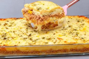 Escondidinho de frango pronto para servir