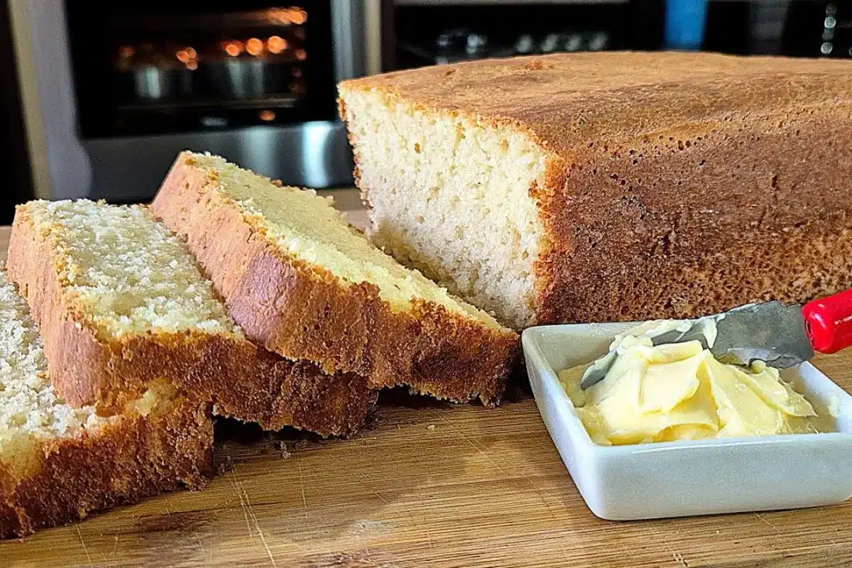 Pão caseiro feito em casa com textura macia e etapas fáceis de acompanhar