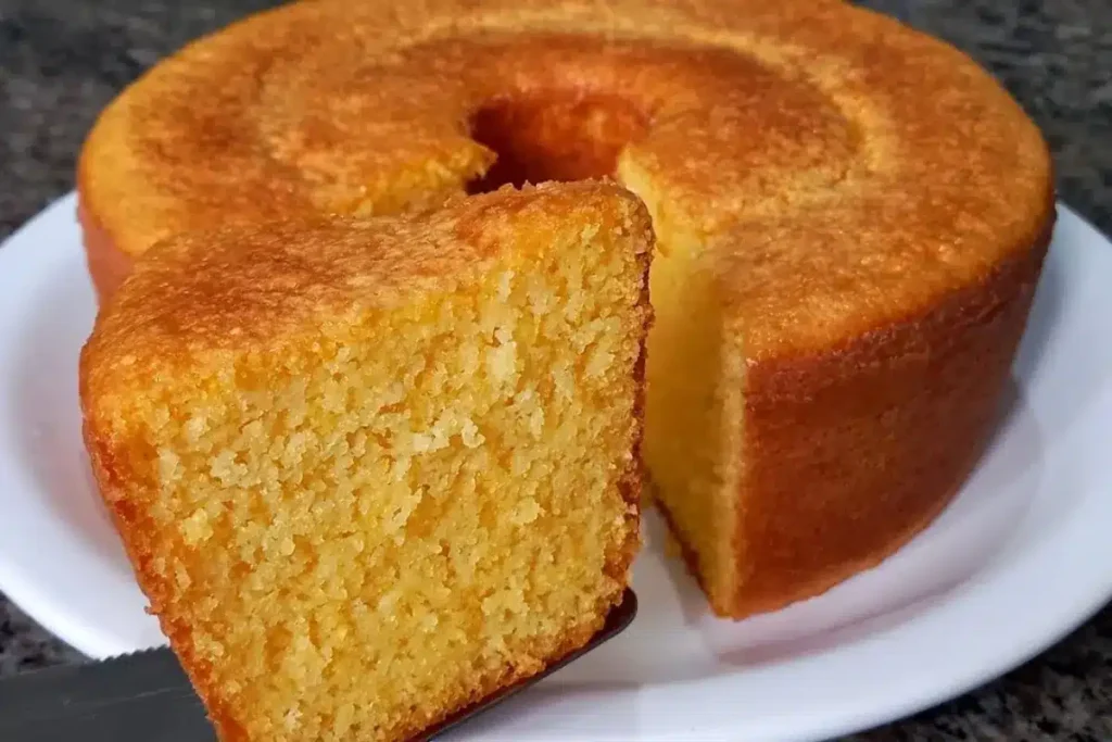 Bolo de flocão sem trigo com ingredientes organizados e preparo simples para o lanche
