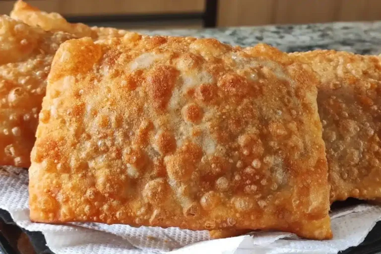 Pastel de feira com massa no ponto e uma finalização que faz diferença