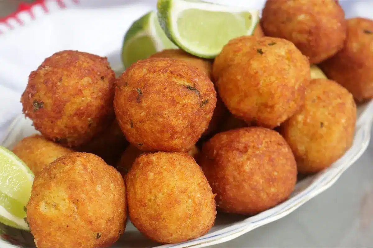 Bolinho de batata com massa no ponto e uma finalização que faz diferença