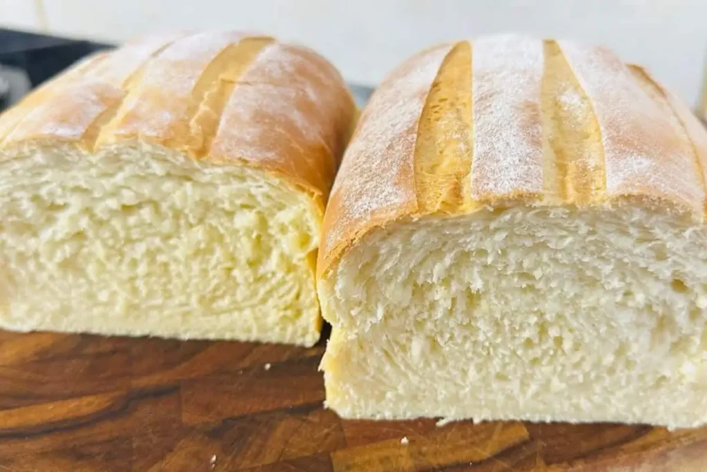 Pão caseiro sem leite feito em casa com textura macia e etapas fáceis de acompanhar