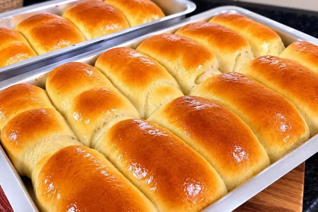 Pãozinho de cachorro quente com preparo explicado para acertar a massa e o ponto de assar
