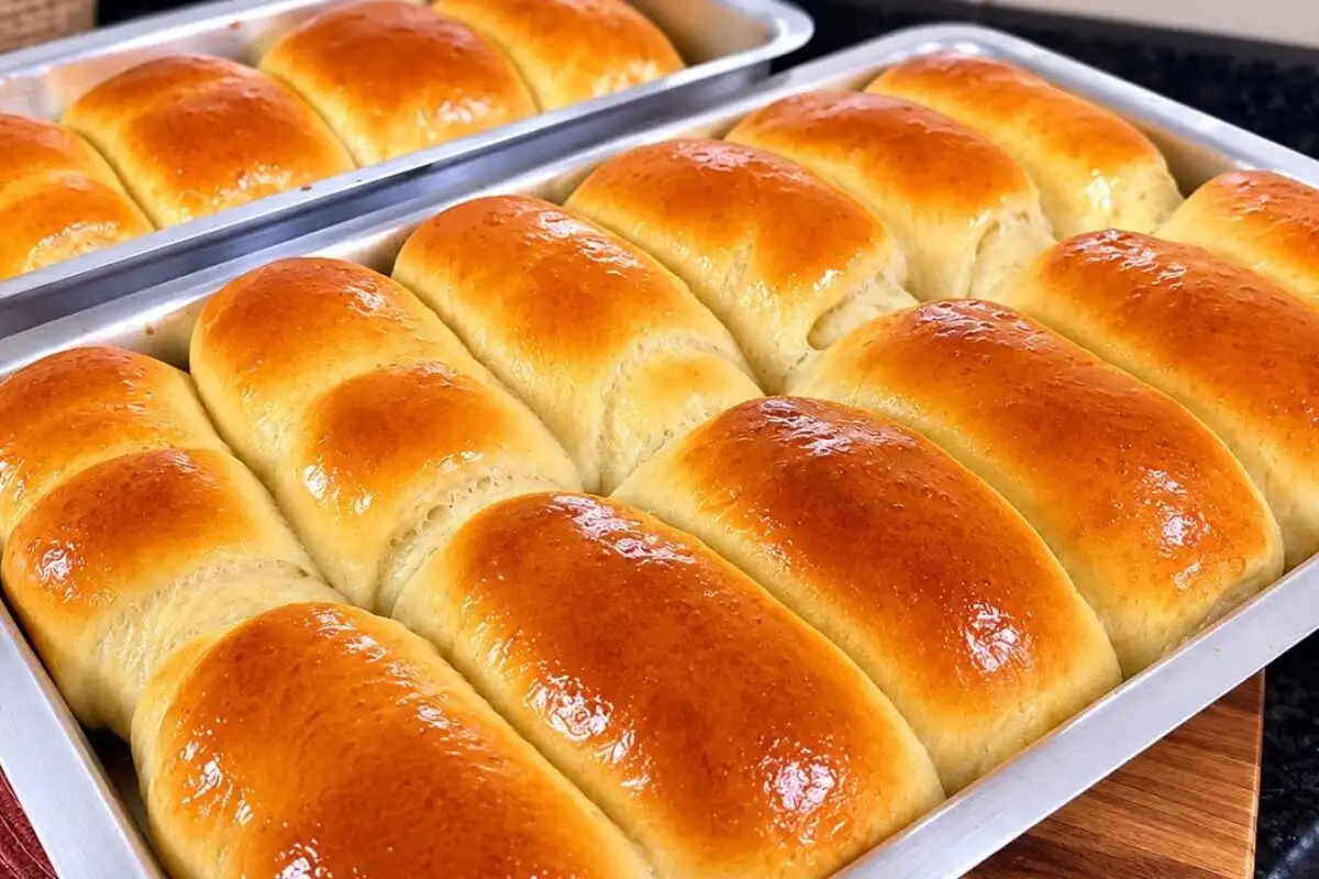 Pãozinho de cachorro quente com preparo explicado para acertar a massa e o ponto de assar