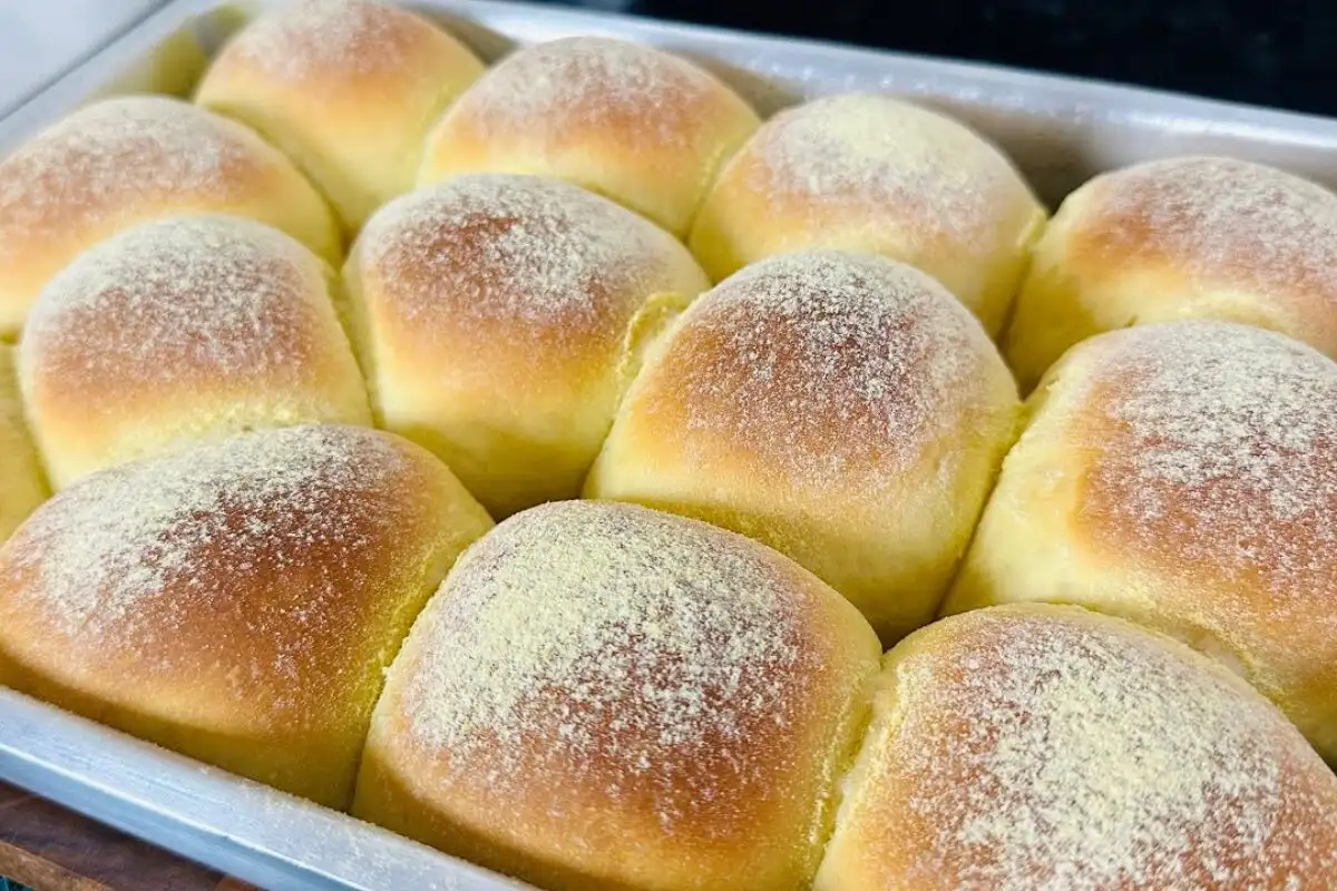 Pãozinho de milho feito em casa com textura macia e etapas fáceis de acompanhar