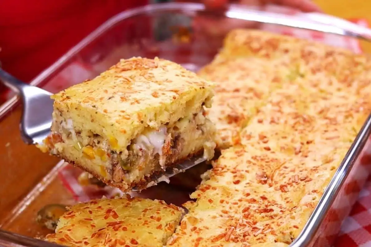 Torta de sardinha para o lanche da família com preparo prático e organizado