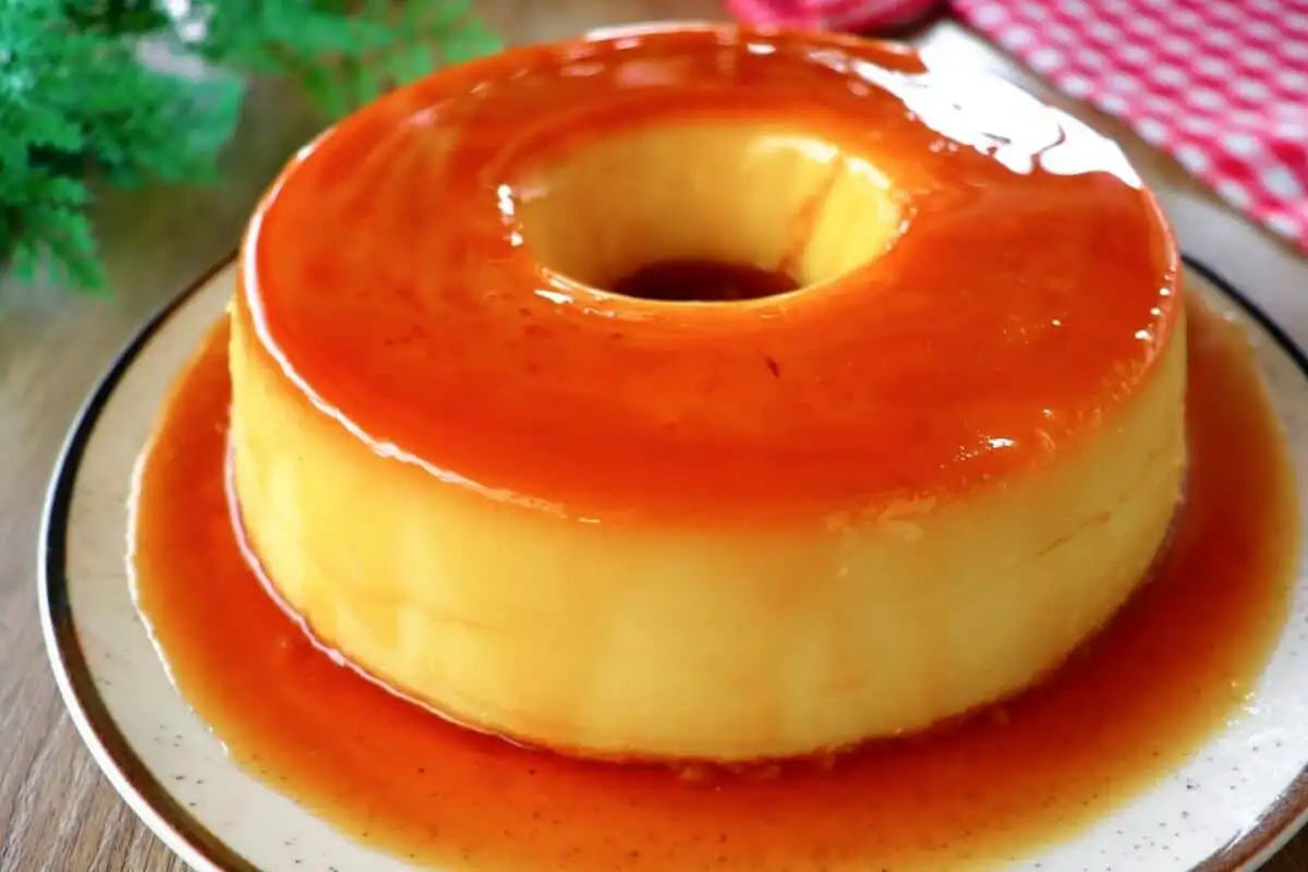 Pudim sem leite condensado com preparo explicado e textura no ponto certo para servir em família — com detalhes que valorizam o preparo na sua cozinha