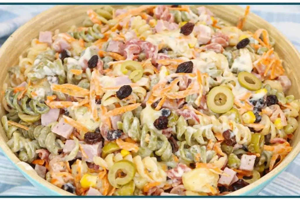 Salada de macarrão com preparo organizado e o ponto certo de cozimento