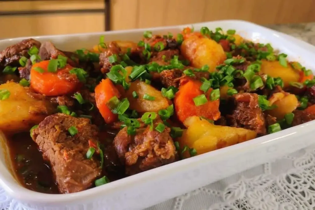 Carne de panela com preparo organizado e finalização especial para o jantar