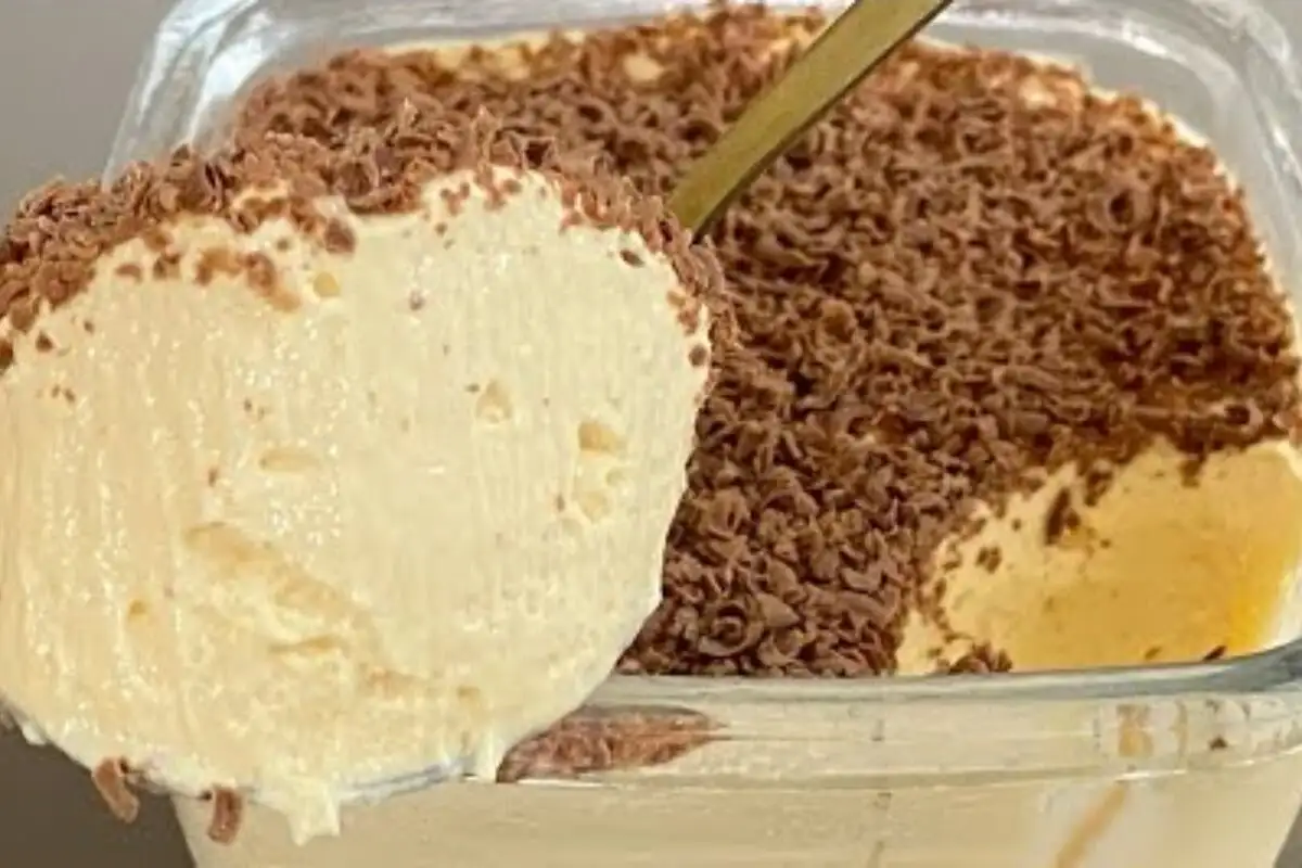 Sobremesa sem leite condensado com camadas bem montadas e uma apresentação que abre o apetite — com detalhes que valorizam o preparo na sua cozinha