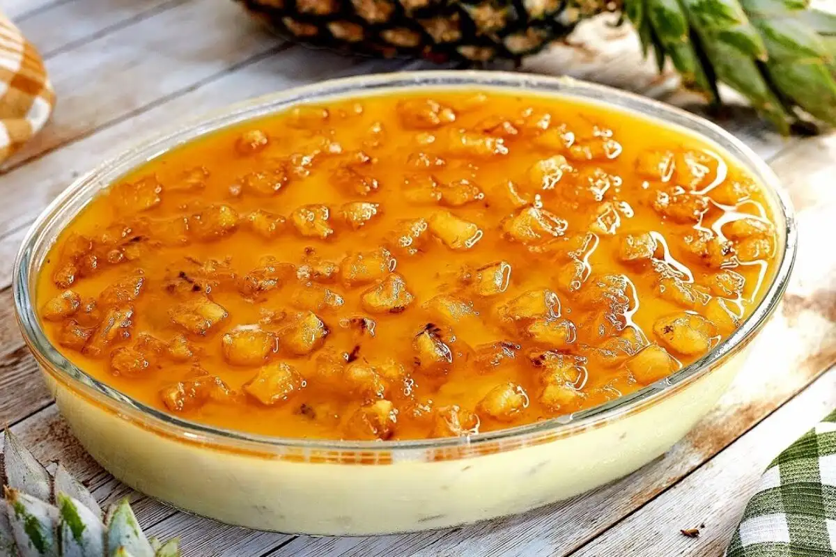 Sobremesa cremosa de abacaxi com sabor caseiro e montagem detalhada para acertar em casa