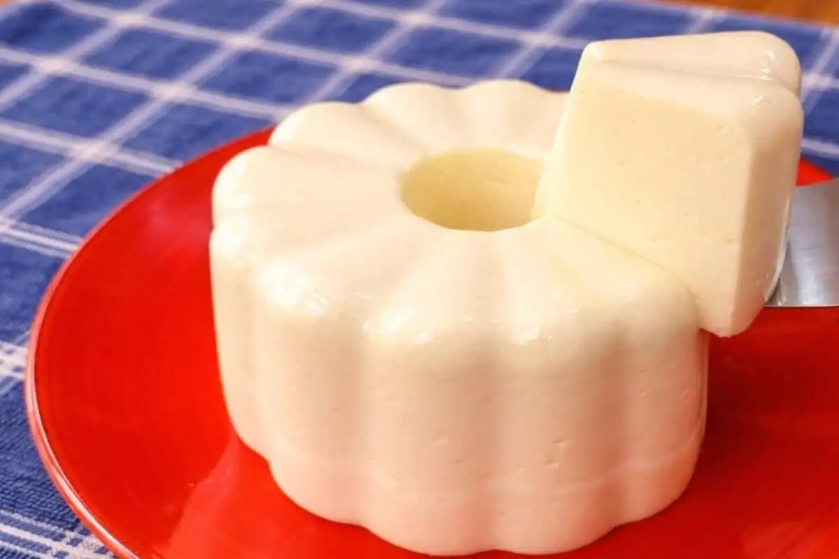 Pudim zero açúcar com camadas bem montadas e uma apresentação que abre o apetite