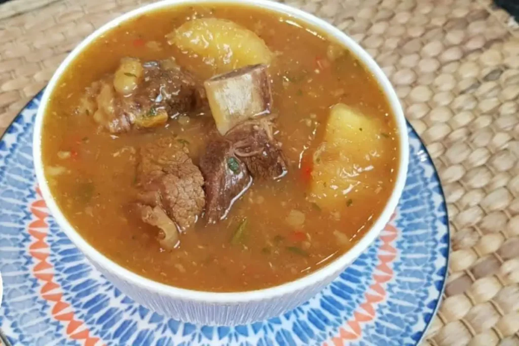Vaca atolada mineira com preparo organizado e finalização especial para o jantar