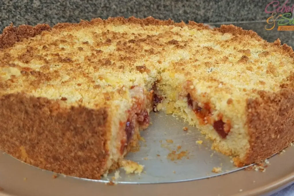 Cuca de Romeu e Julieta com ingredientes organizados e preparo simples para o lanche