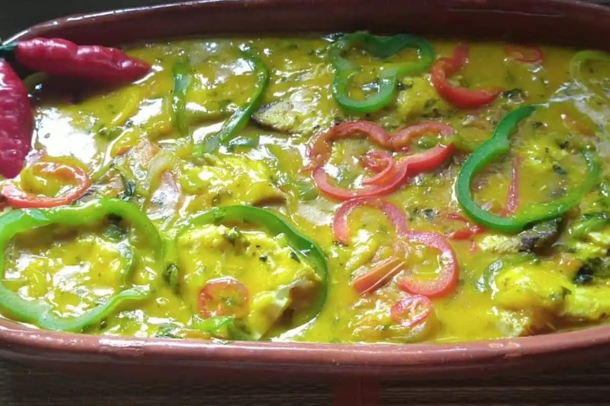 Moqueca de peixe com tempero caseiro e um passo a passo para o almoço