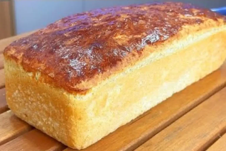 Pão caseiro econômico com preparo explicado para acertar a massa e o ponto de assar