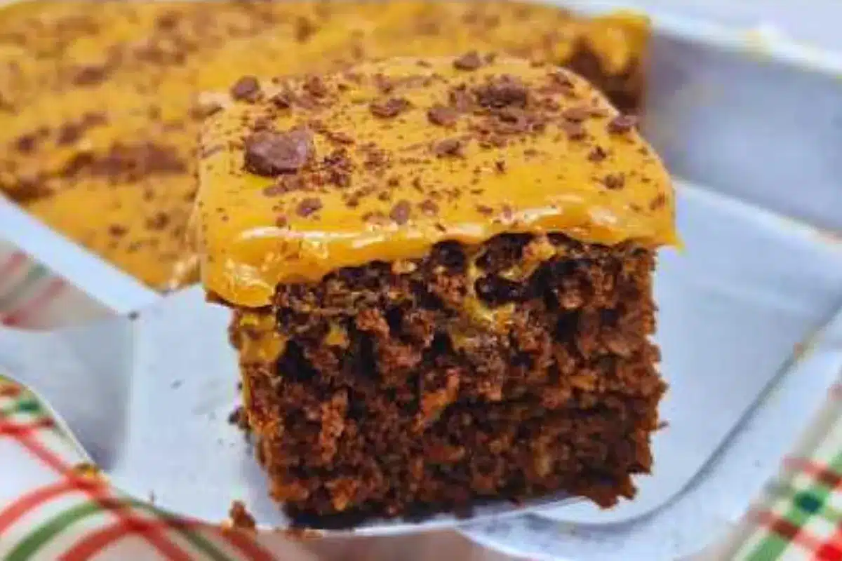 Bolo pão de mel com preparo caseiro e os cuidados para assar por igual