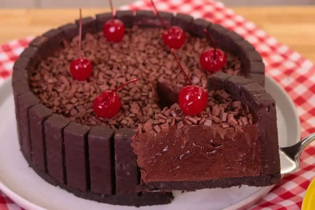 Torta de chocolate cremosa com sabor caseiro e montagem detalhada para acertar em casa