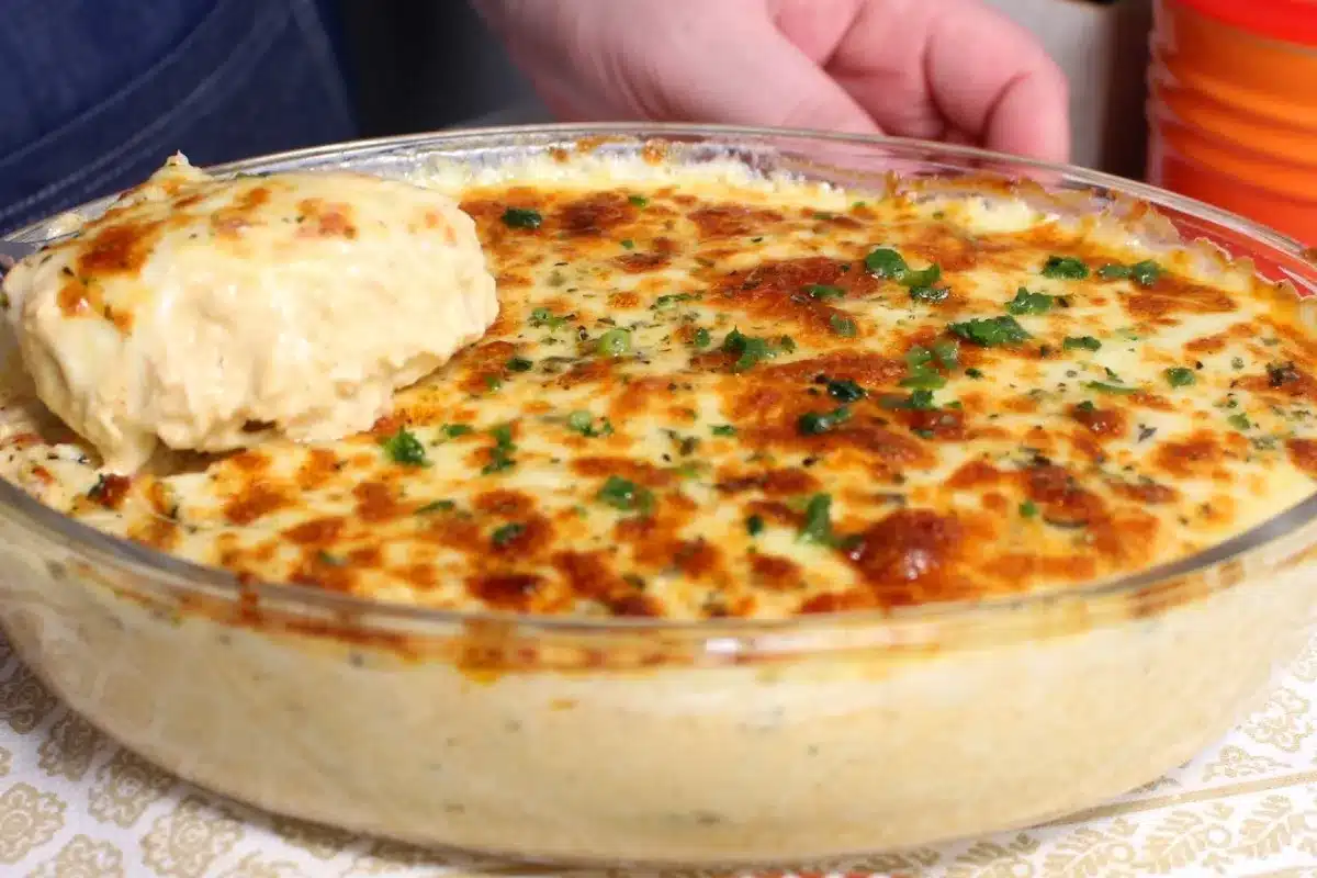 Fricassê de frango para o lanche da família com preparo prático e organizado