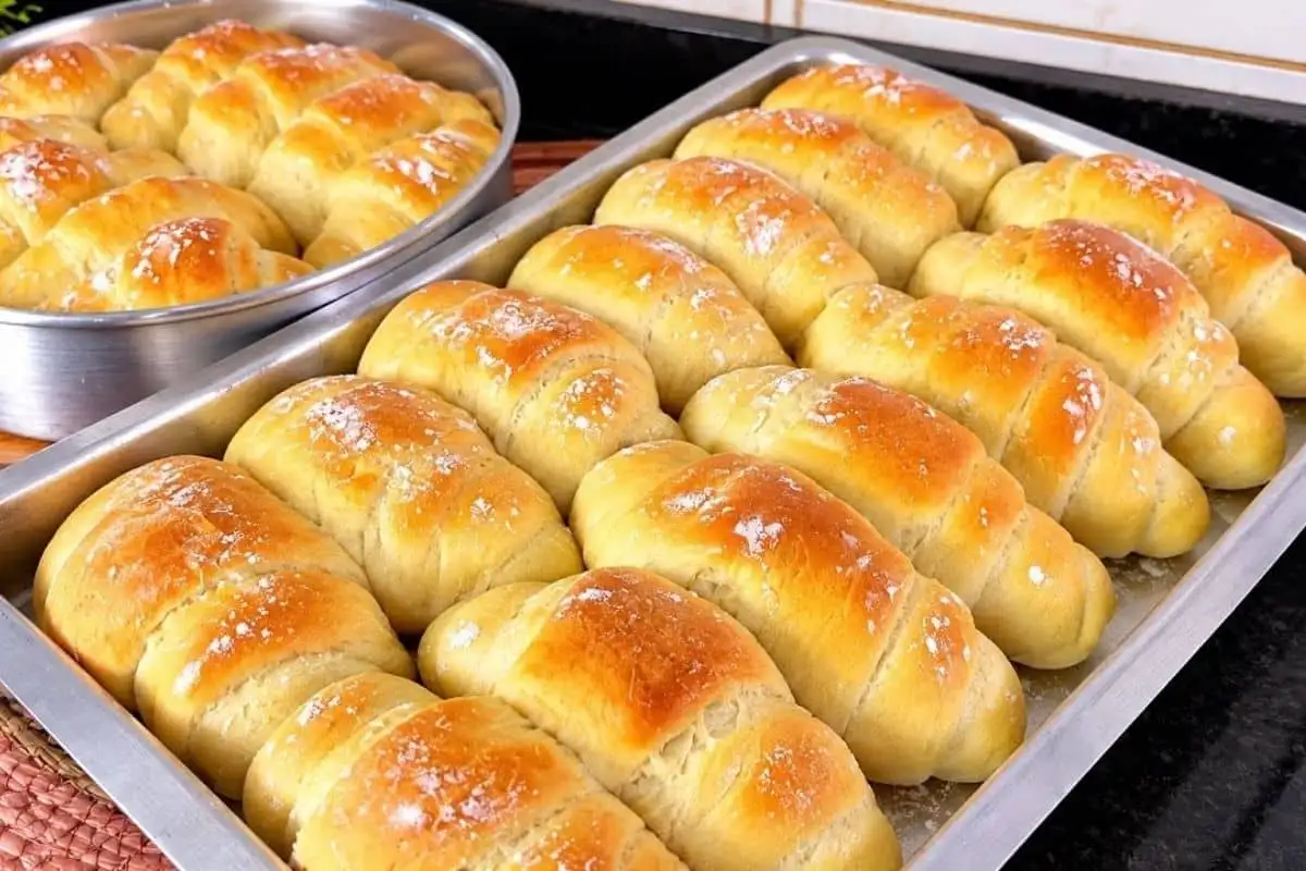 Pãozinho doce caseiro com camadas bem montadas e uma apresentação que abre o apetite