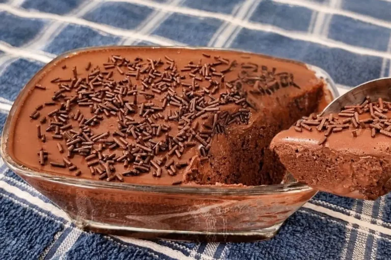 Bolo de chocolate zero açúcar para o café da tarde com modo de preparo explicado sem complicação