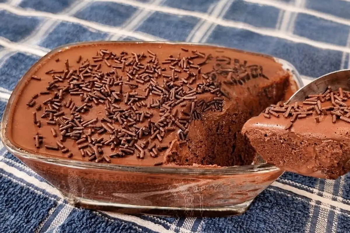Bolo de chocolate zero açúcar para o café da tarde com modo de preparo explicado sem complicação