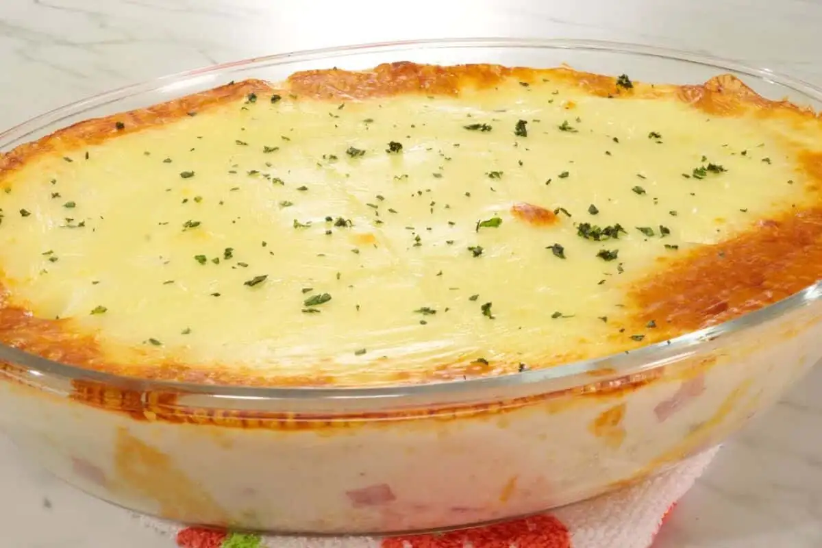 Couve-flor gratinada feito em casa com ingredientes simples e sabor bem equilibrado
