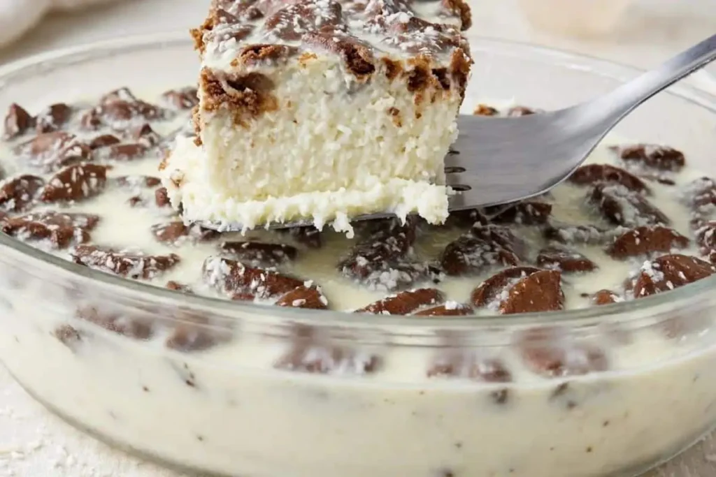 Sobremesa cremosa de coco com camadas bem montadas e uma apresentação que abre o apetite