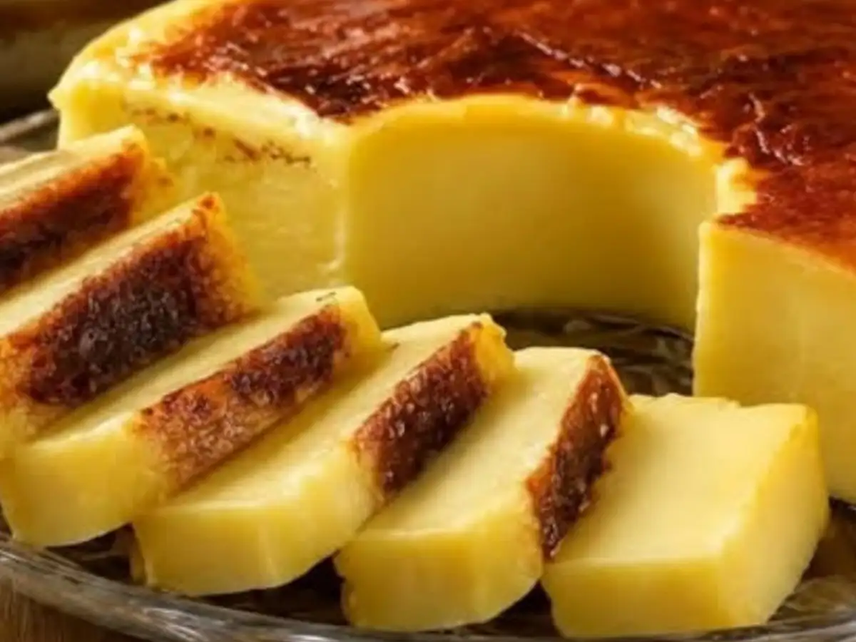 Bolo Mole de Liquidificador com Leite Cremoso e Coco Ralado