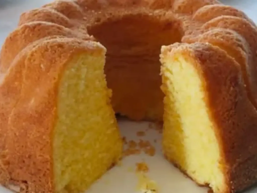 Bolo Caseiro Fofinho com Cinco Ingredientes para um Café da Tarde Especial