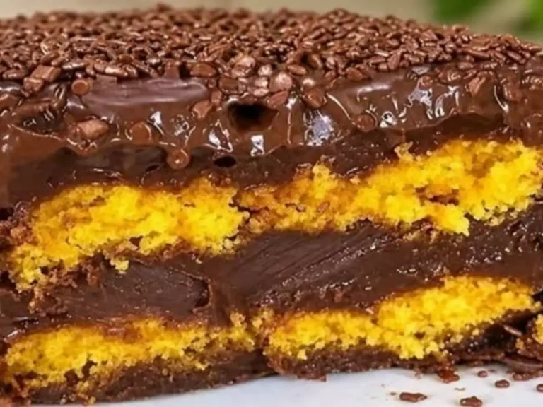 Bolo de Cenoura Fofinho com Cobertura de Chocolate