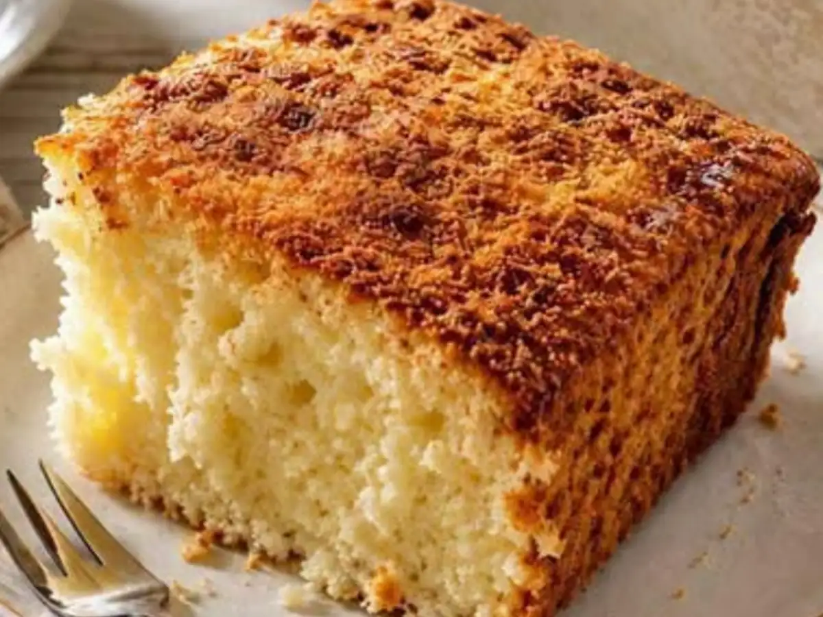 Bolo de Coco Caseiro Fofinho com Leite e Cobertura Delicada