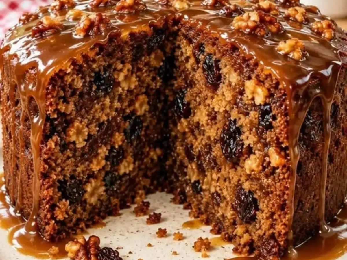 Bolo de Frutas Secas com Cobertura Cremosa de Chocolate
