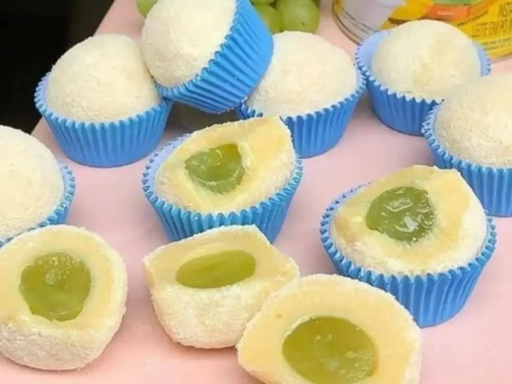 Brigadeiro de Leite Ninho Recheado com Uva Verde para Festas