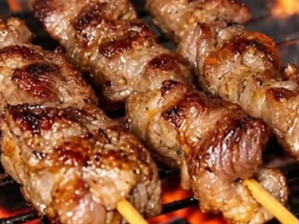 Espetinhos de Carne com Cebola e Pimentão na Churrasqueira