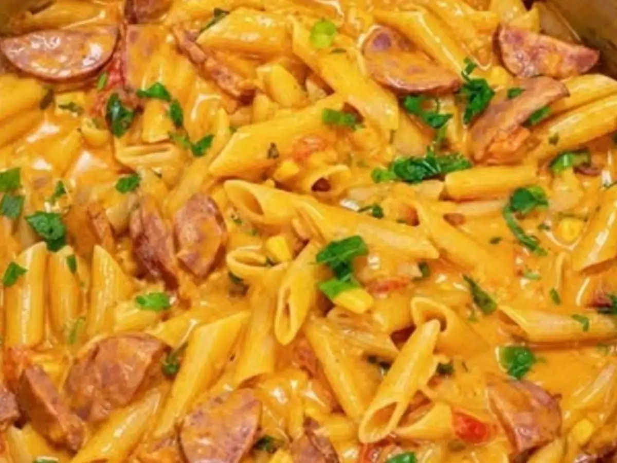 Macarrão Cremoso de Panela de Pressão com Molho de Tomate