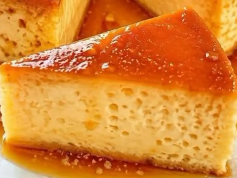 Pudim Furadinho Tradicional com Calda de Caramelo Dourada
