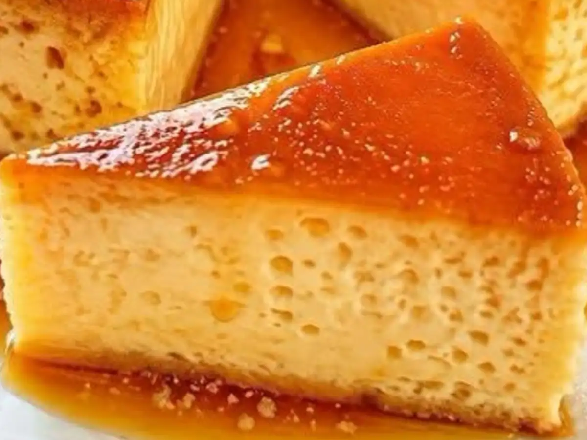 Pudim Furadinho Tradicional com Calda de Caramelo Dourada