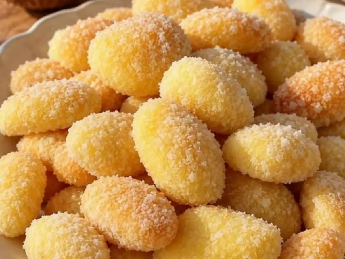 Rosquinhas Douradas de Coco Amanteigadas e Crocantes