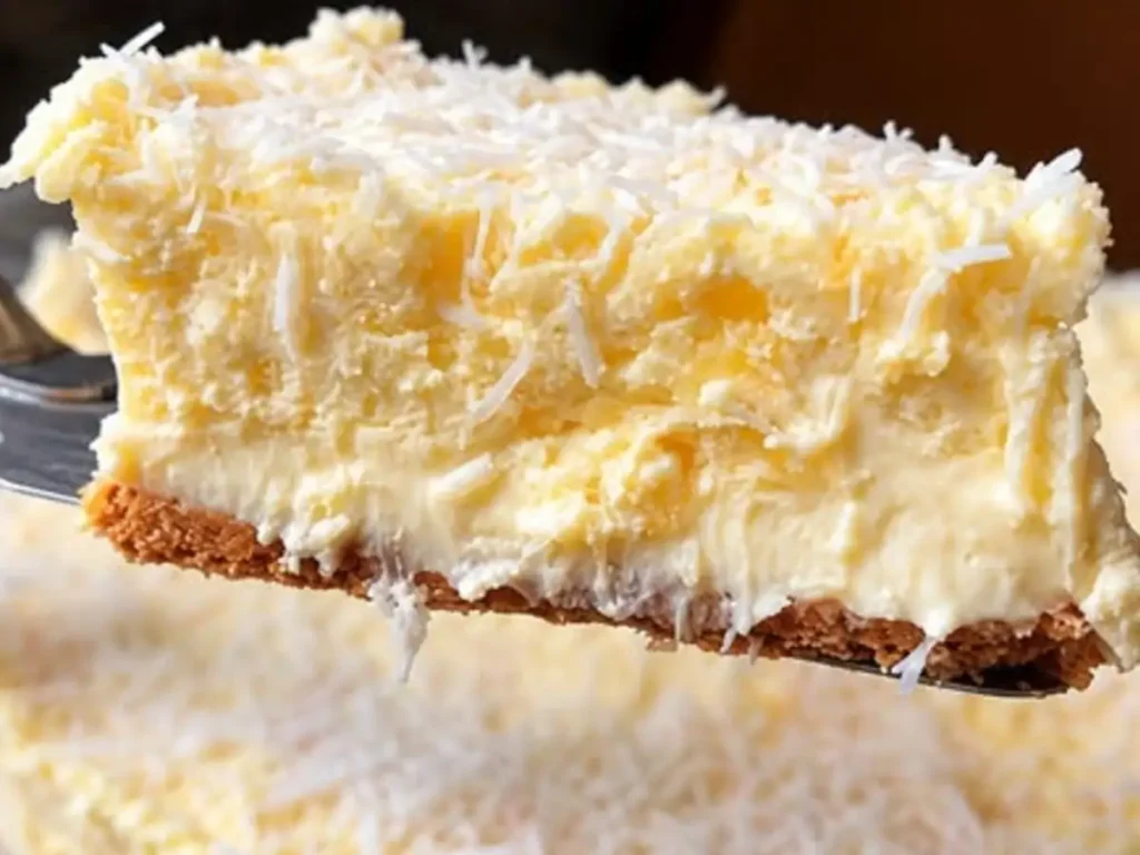 Torta Cremosa de Abacaxi com Coco para Servir Gelada