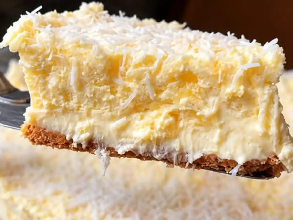 Torta Cremosa de Abacaxi com Coco para Servir Gelada