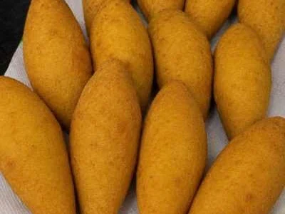Bolinho de Frango com Farinha de Milho (Fácil)