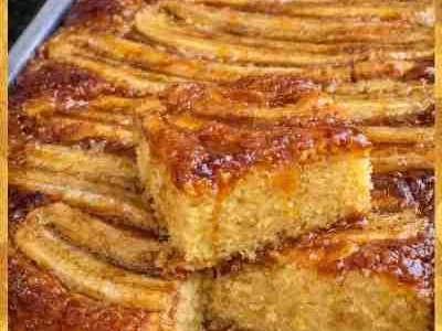 Bolo de Banana Caramelizada com Cobertura Brilhante