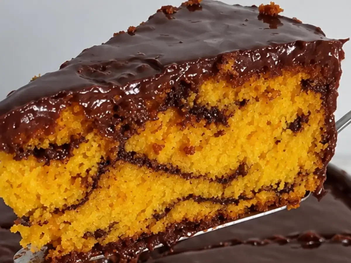 Bolo de Cenoura com Cobertura de Chocolate Cremoso
