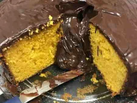 Bolo de Cenoura com Ganache de Chocolate