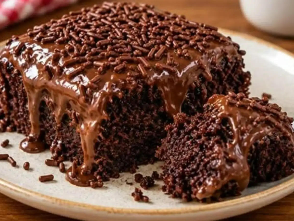 Bolo de Chocolate Rápido para Comer na Própria Forma