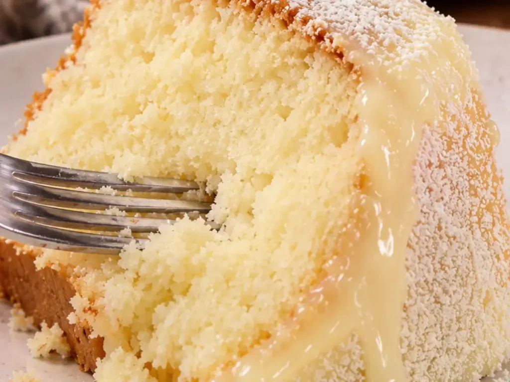 Bolo de Leite Ninho Super Fofinho com Cobertura Cremosa