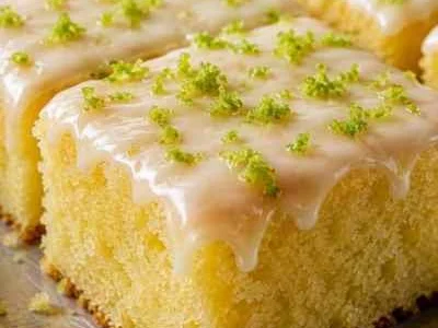 Bolo de Limão Feito à Mão com Cobertura Cremosa de Leite Condensado