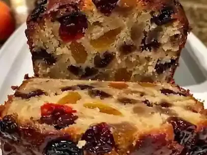 Bolo de Natal com frutas cristalizadas, passas e castanhas