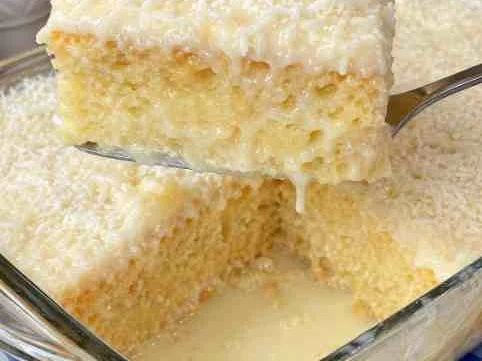 Bolo Gelado de Coco Molhadinho e Cremoso